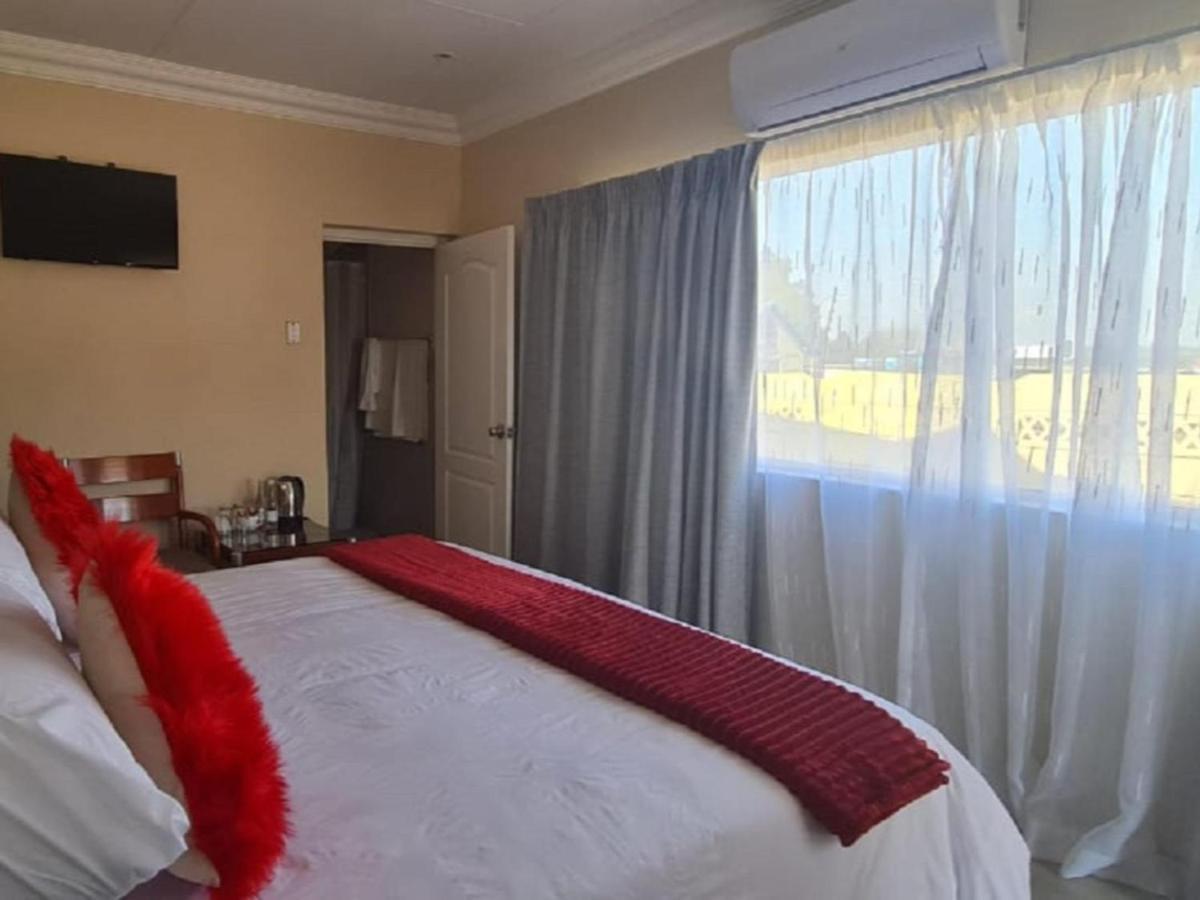 Benoni N12 Hotel Exterior foto
